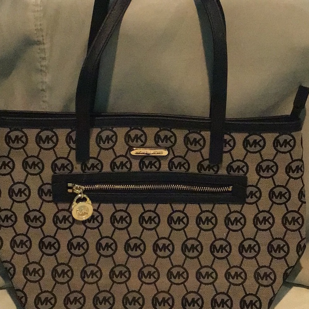 Final sale price❗️Michael Kors tote bag No Offers Please Thanks for looking